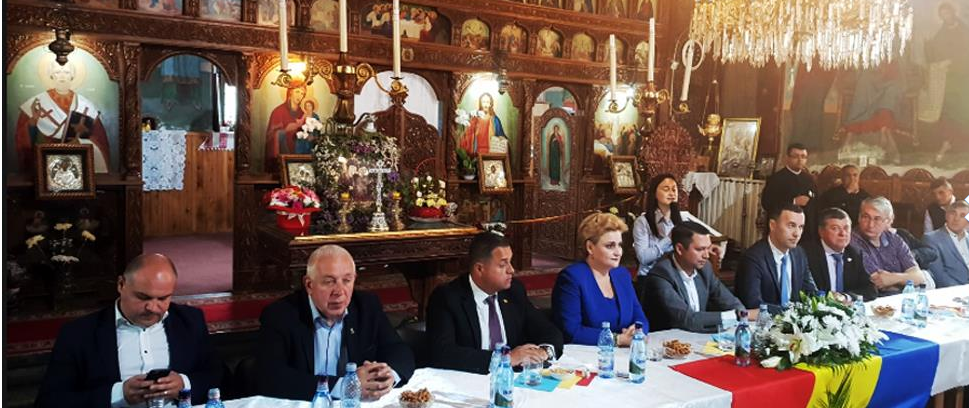 Altarul politic din Biserică (FOTO)