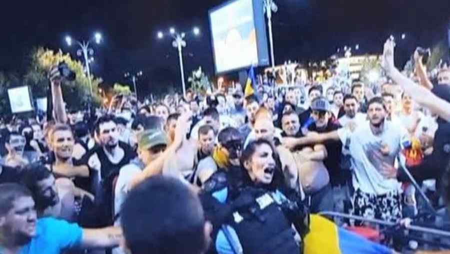 Jandarmeriţa bătută, primul interviu: „Îi imploram să nu ne mai lovească…”
