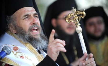 Arhiepiscopul a încurcat secțiile
