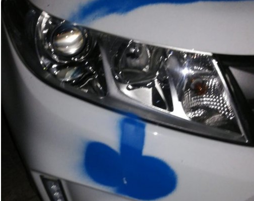 (VIDEO) Mașina soției preotului, vandalizată