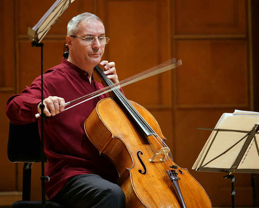 Violoncelistul Marin Cazacu și invitații săi încheie astăzi turneul  Clasic la puterea a treia la ARCUB