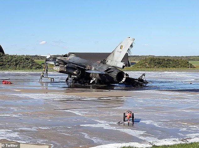A distrus un avion F-16 din greşeală
