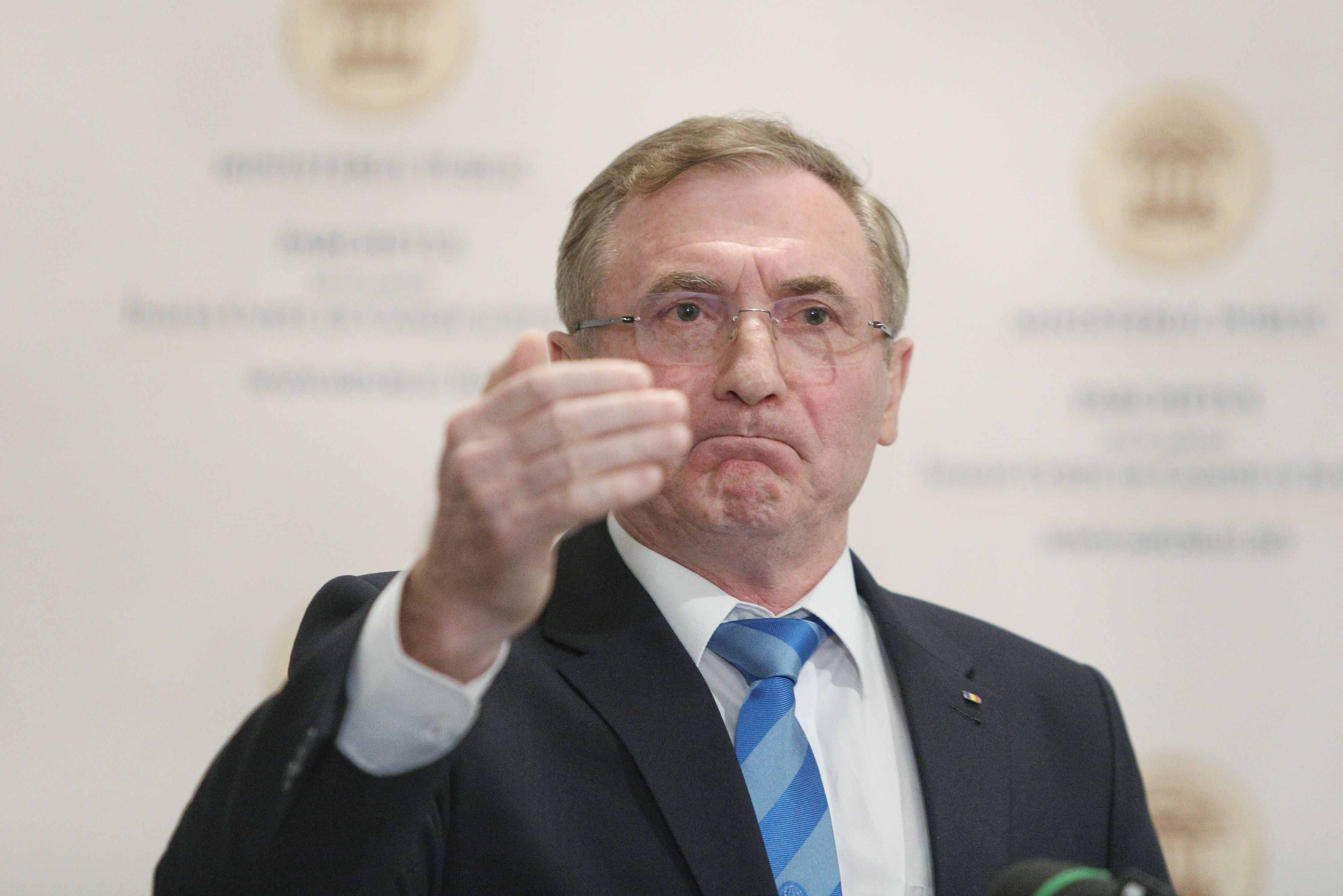 Cum mai explică Augustin Lazăr?