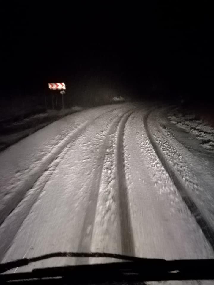 Turiști blocați de zăpezi în Prahova