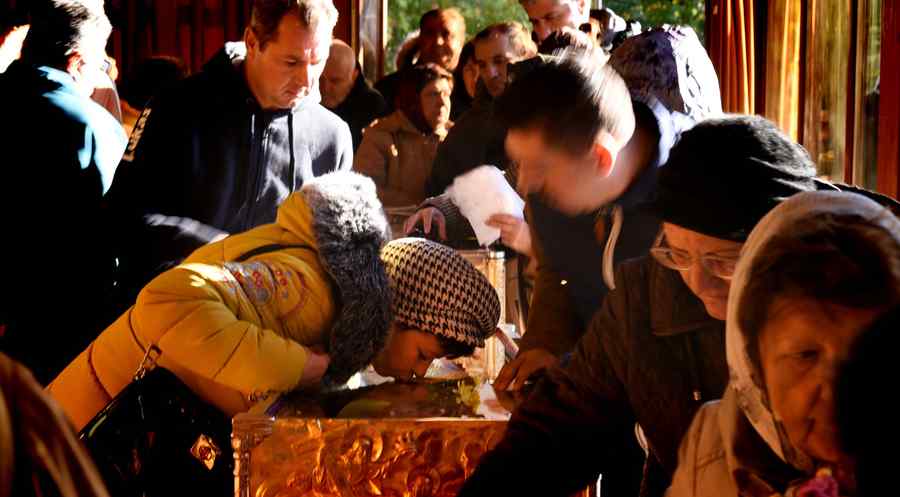 Mii de credincioși pe Dealul Mitropoliei