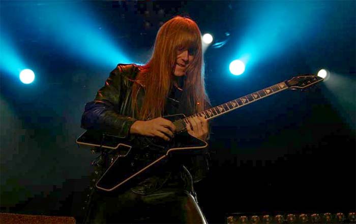 Chitaristul trupei Manowar, arestat pentru pornografie infantilă