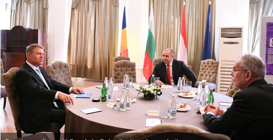 Klaus Iohannis, lăsat cu ochii în soare