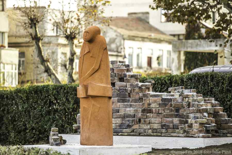 Expoziție permanentă de ceramică monumentală