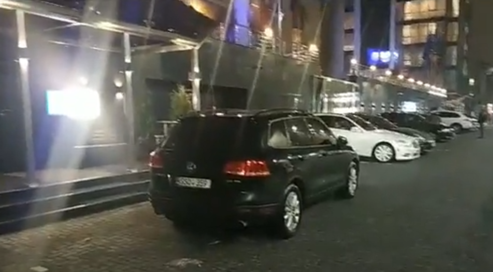 (VIDEO) Țara sărăcește, politicienii prosperă