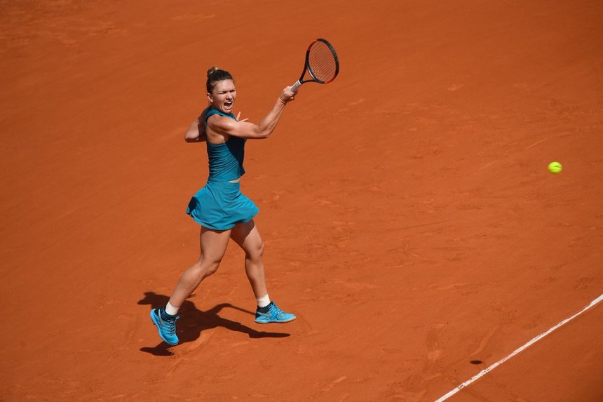 Simona Halep revine pe zgură