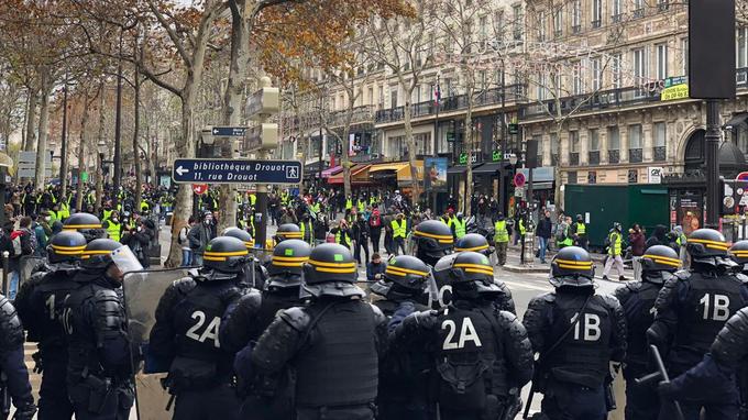 Macron va face „anunţuri importante” în zilele următoare