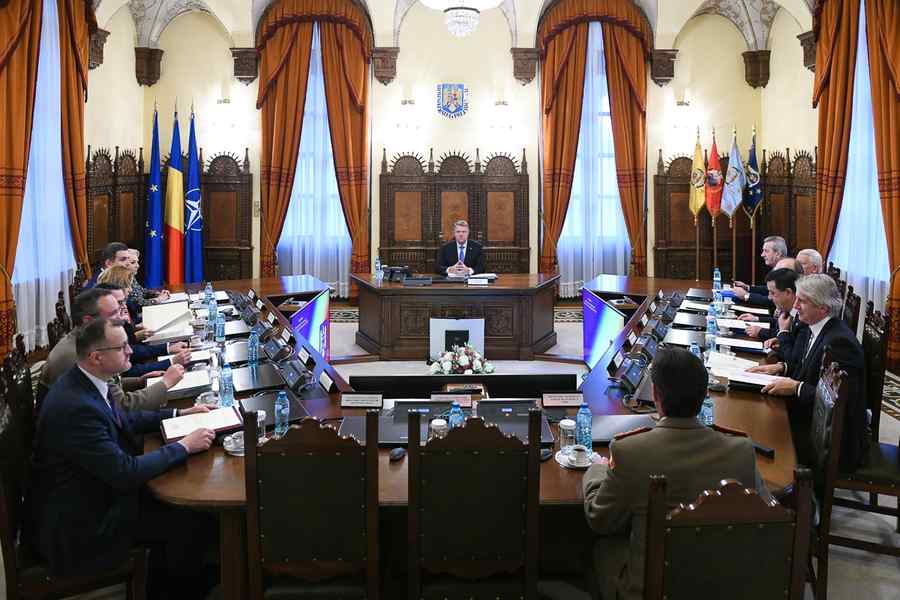 CSAT cu scântei. Ședința, suspendată