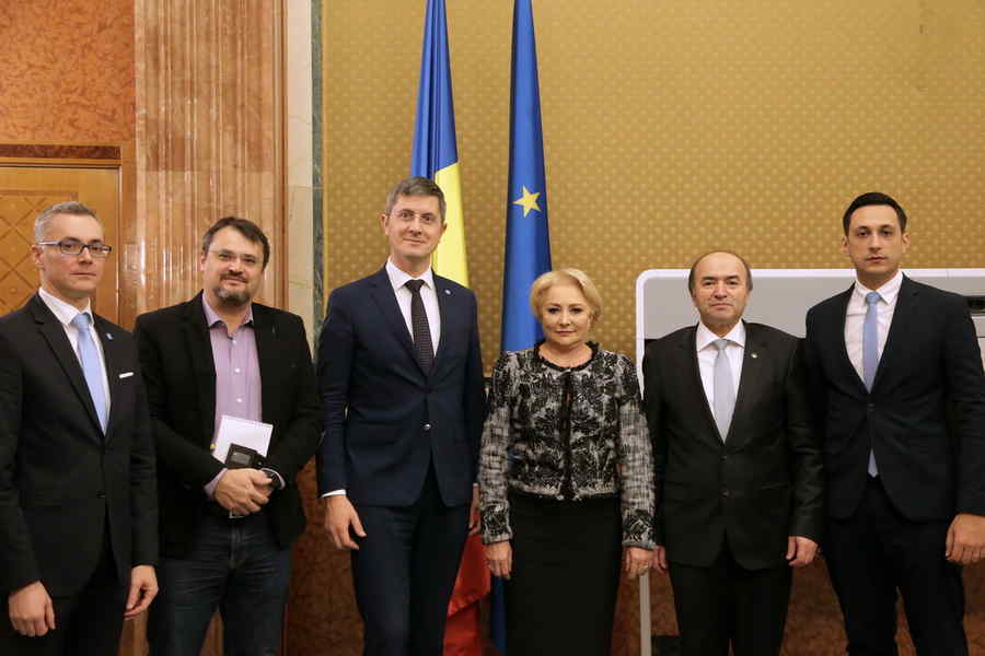 SONDAJ-bombă al USR: Dan Barna, depășit de Dăncilă!