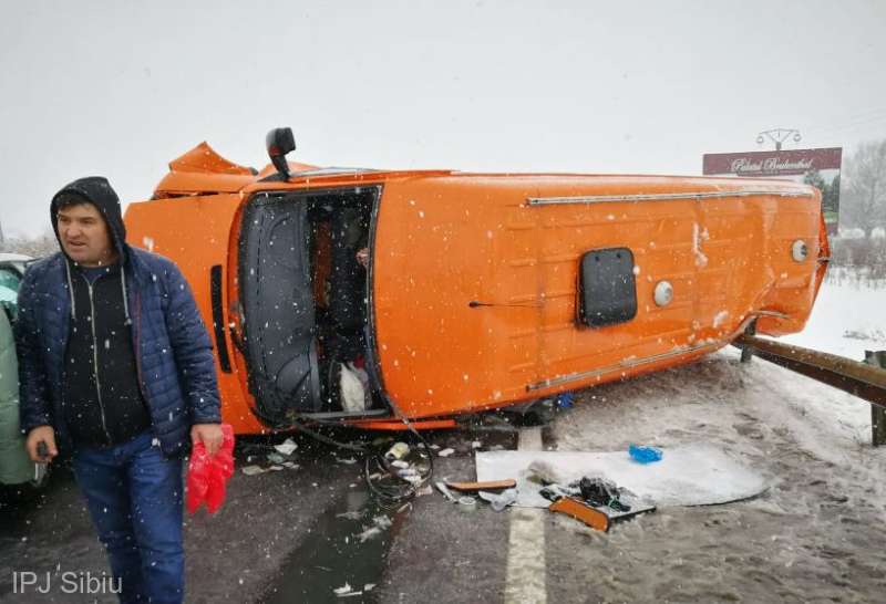(FOTO) La un pas de o catastrofă în trafic!