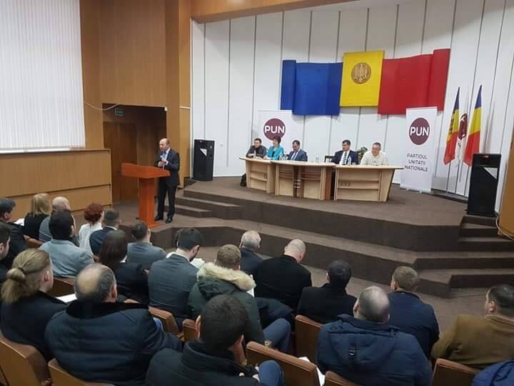 Ce mai învârte Băsescu prin Republica Moldova