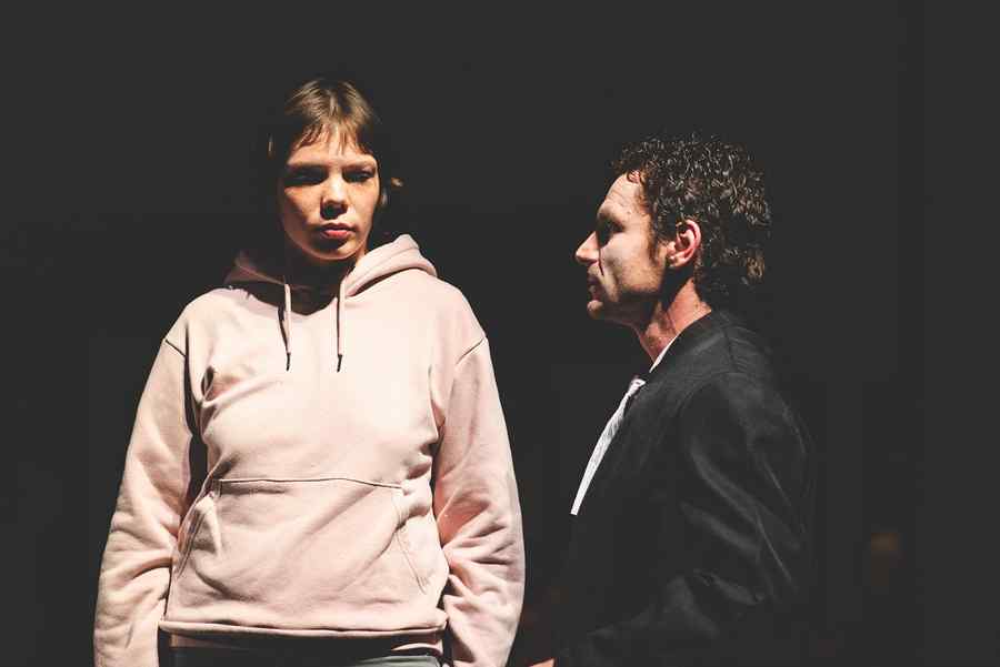 Premiera „Urciorul sfărâmat”, aplauze la scenă deschisă   