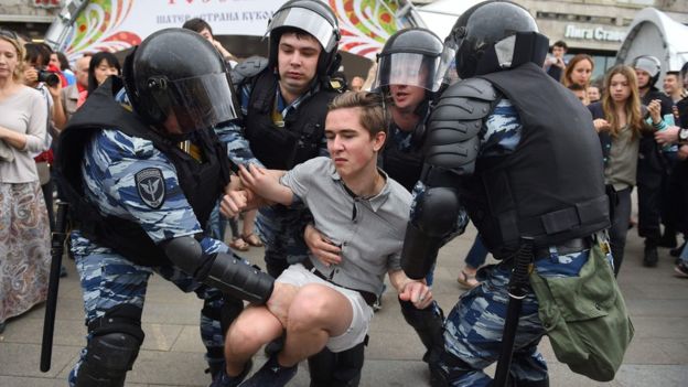 Pedepse grele pentru rușii care-și lasă copiii la proteste