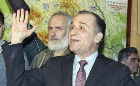 Iliescu și privatizarea puterii în România post-1989