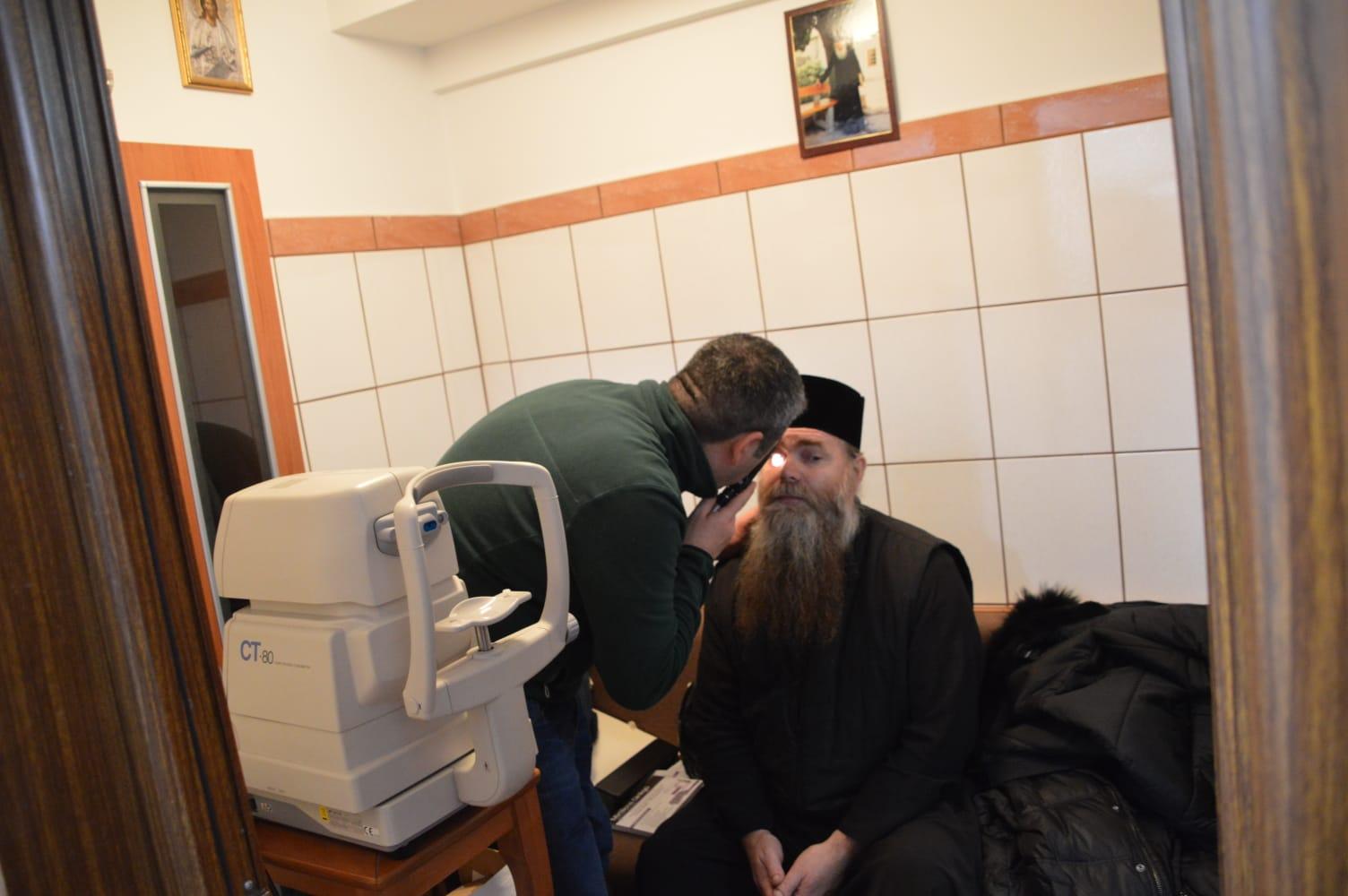 Campania „Izolați cu Dumnezeu”. Caravana medicală de pe Muntele Athos