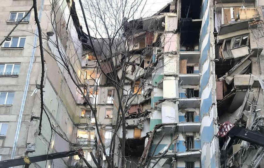 Explozie în bloc, cu zeci de morți