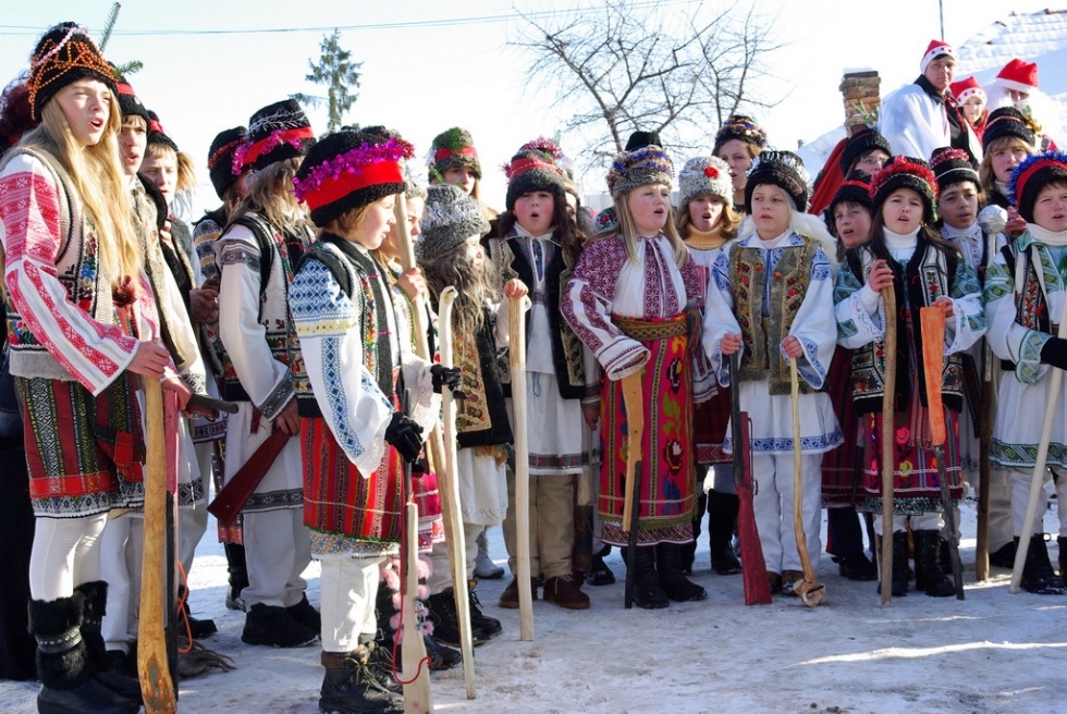 Un An Bun! Colinde, obiceiuri şi măşti