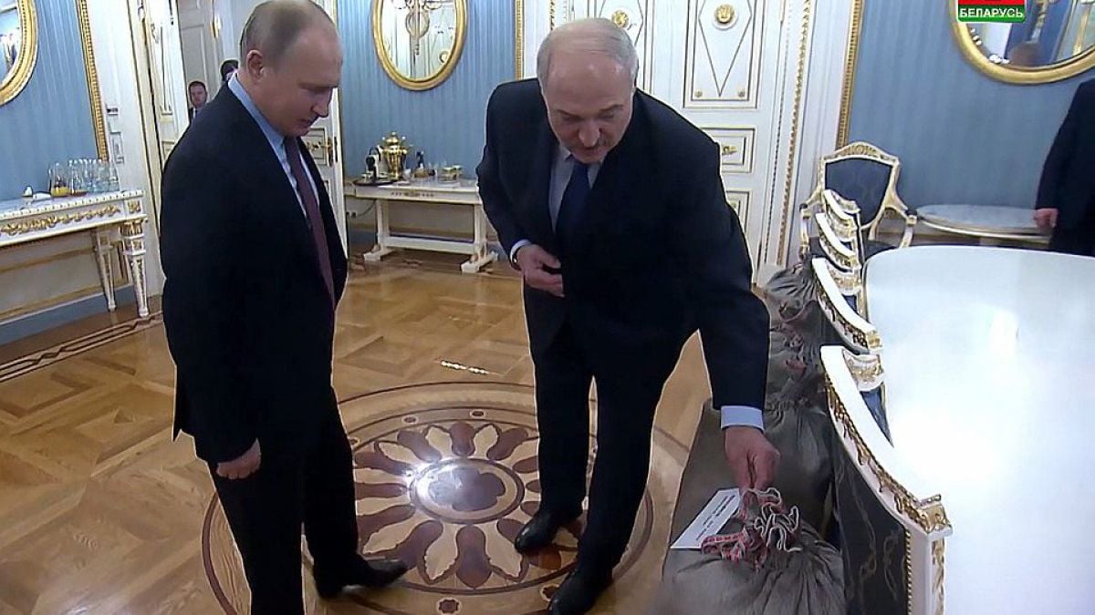 (VIDEO) Culmea cadoului pentru președinte!