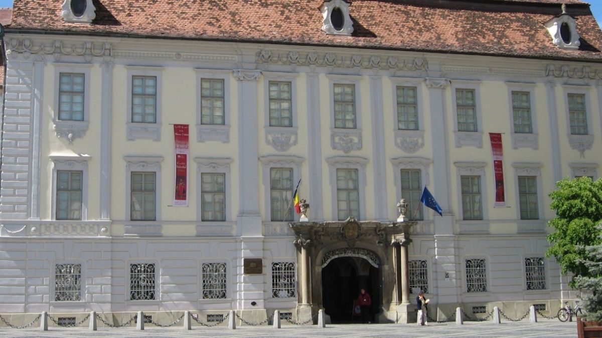 Una dintre scrierile Papei Pius al II-lea, expusă la Muzeul Naţional Brukenthal