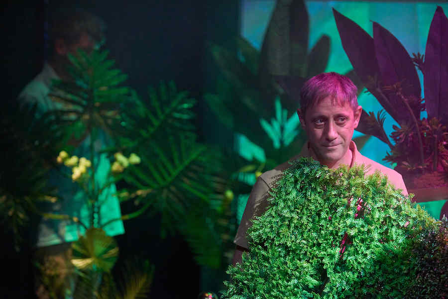 (In)vizibil – un spectacol-colaj la Teatrul Maghiar de Stat Cluj