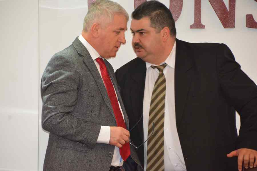 „Eu te-am făcut, eu te omor”: PSD-iștii și-au mai tăiat un cap