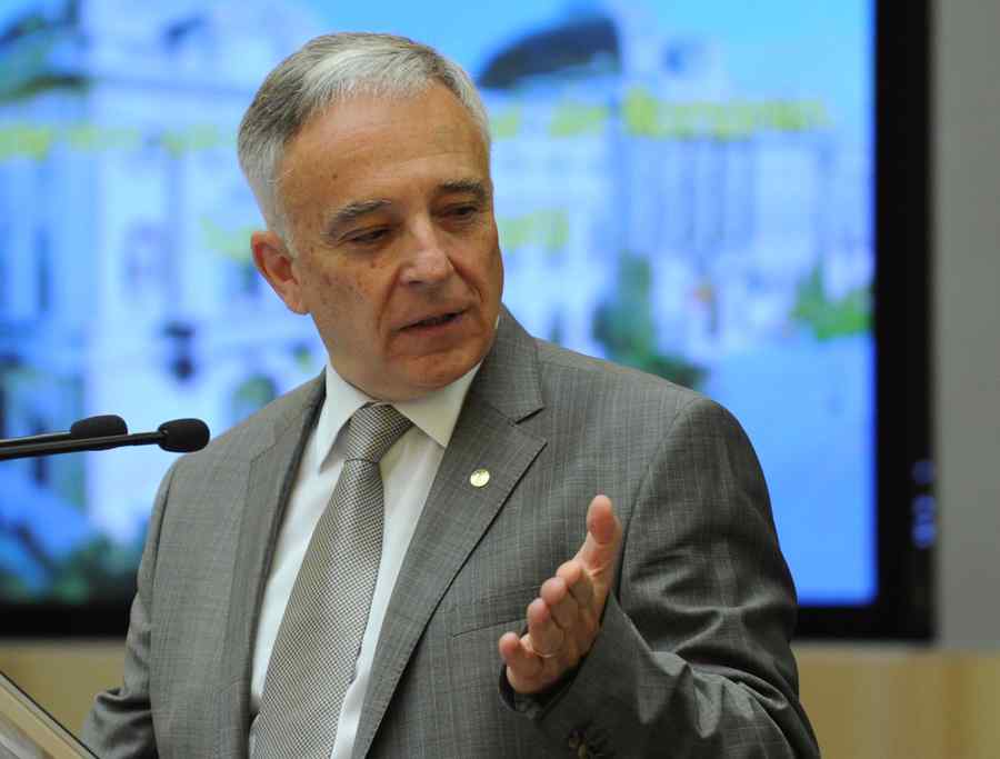 Ciucă, mulțumit de Mugur Isărescu