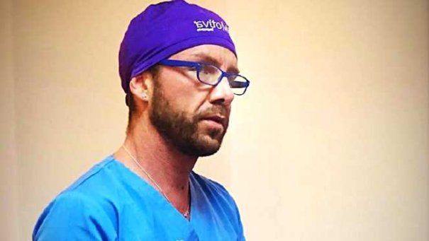 Medicul impostor caută împăcarea