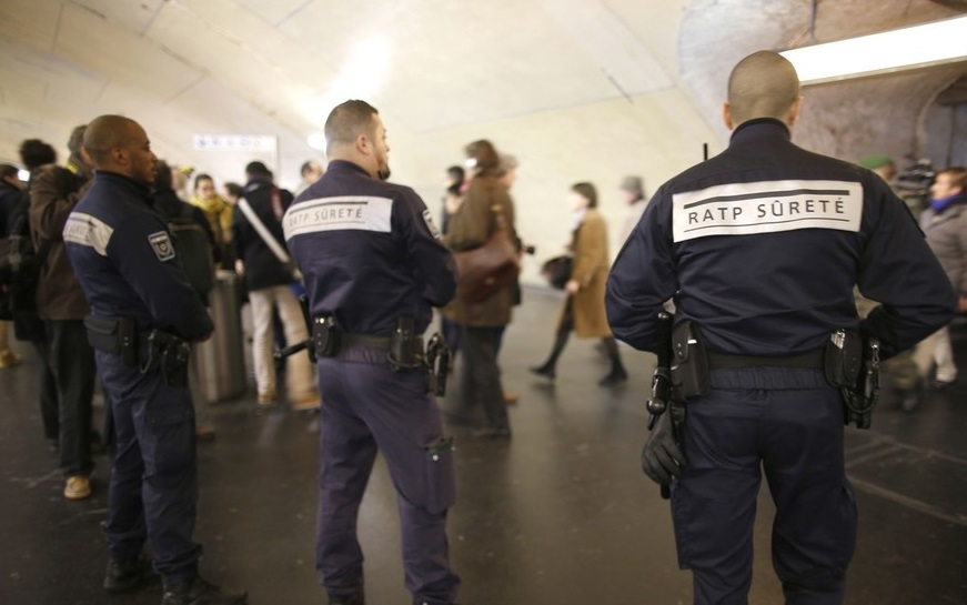 Atac cu acid în metroul parizian!