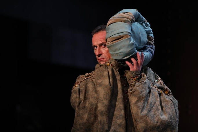 Teatrul şi poveştile lui vă aşteaptă…                