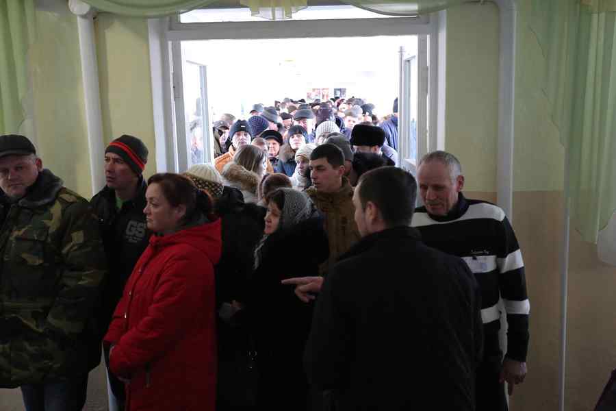 (FOTO/VIDEO) Turism electoral de la primele ore