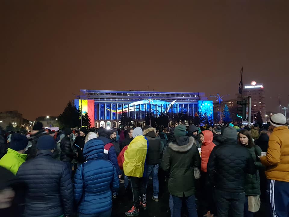 “RESTART ROMANIA” – sau cine și cum a creat mișcarea “#Rezist”