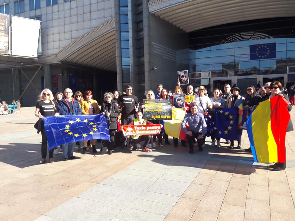 Gest uluitor, din dragoste de Kovesi!