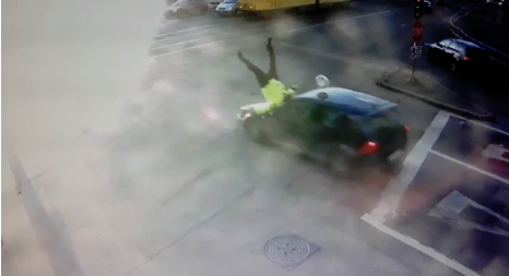 Polițist rutier, lovit în plin de o mașină