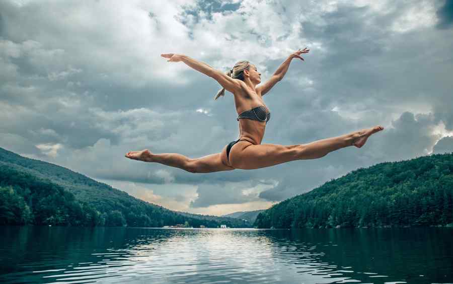 Nadia Comăneci o susţine pe Sandra Izbaşa