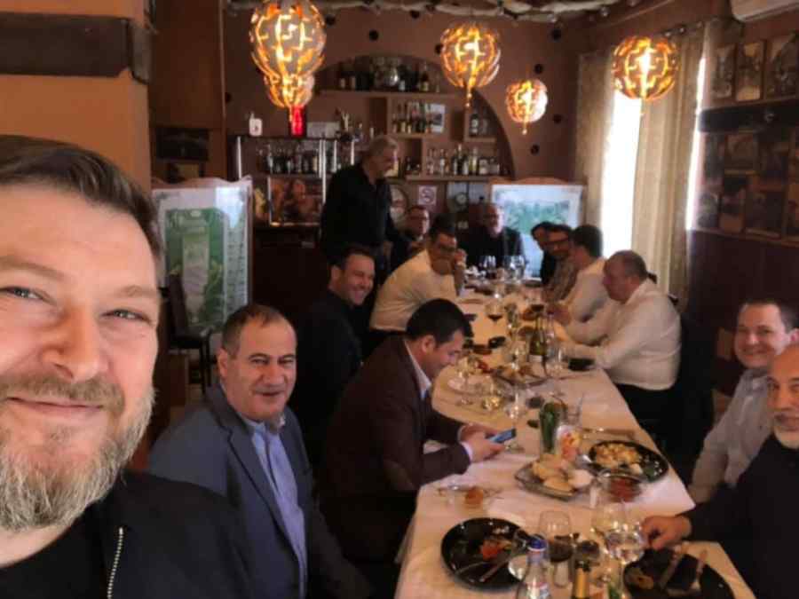 La masă cu „dușmanul”. Ce va zice Dragnea?