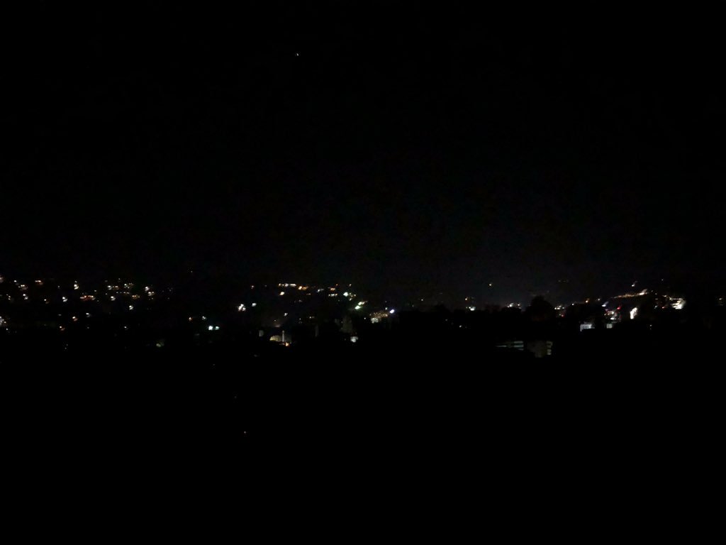 În beznă totală. La propriu