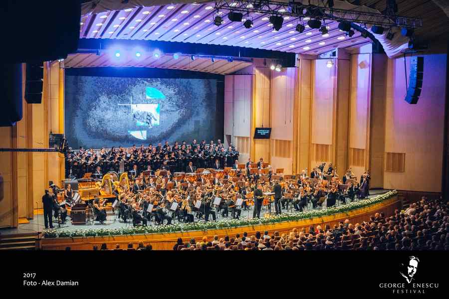 Peste 8000 de bilete vândute, în primele 45 de minute