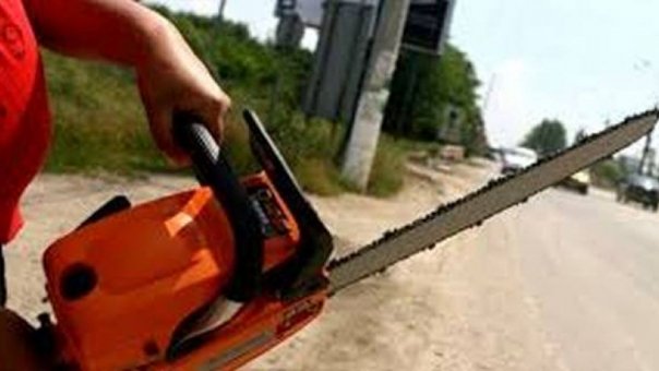 Și-a tăiat brațul cu fierăstrăul. Motivul este unul IREAL!