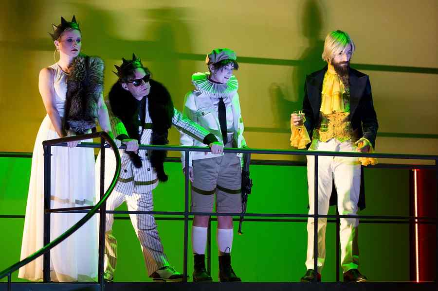 Nopţi incandescente de teatru