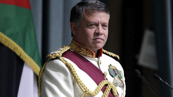 Regele, pus pe fugă de Dăncilă