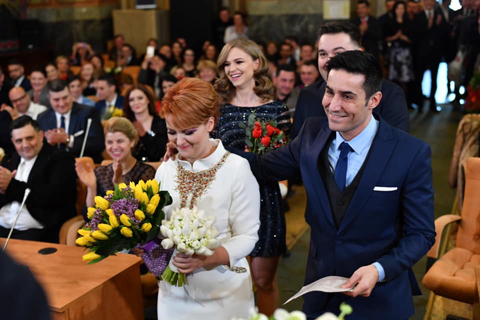 Oglindă, oglinjoară, cine a fost cea mai frumoasă la nunta Olguței? (VIDEO)