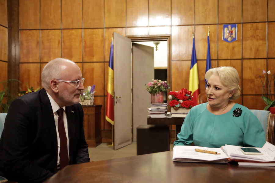 Frans Timmermans centrează, opoziția din România pasează!