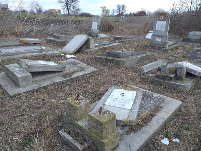 Imagini revoltătoare cu cimitirul evreiesc vandalizat