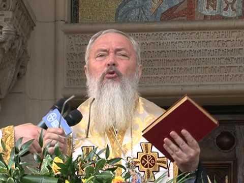 PREMIERĂ: Slujbă în limbile română și romani, oficiată de mitropolit