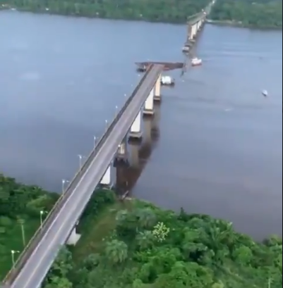 (VIDEO) SPECTACULOS: Cu nava direct în pod