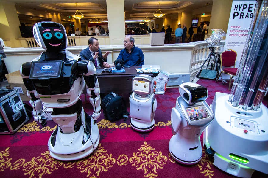 Lumea SF de lângă noi: roboți umanoizi la București
